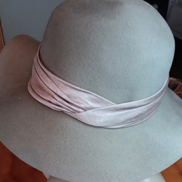 Eugenia Kim Gray Hat with Cream Band - Picture 2 of 7